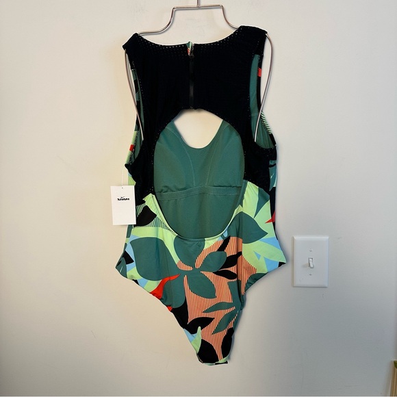 Women's Nike Jungle Floral Keyhole Back One-Piece Swimsuit NWT! XXL - Picture 6 of 8